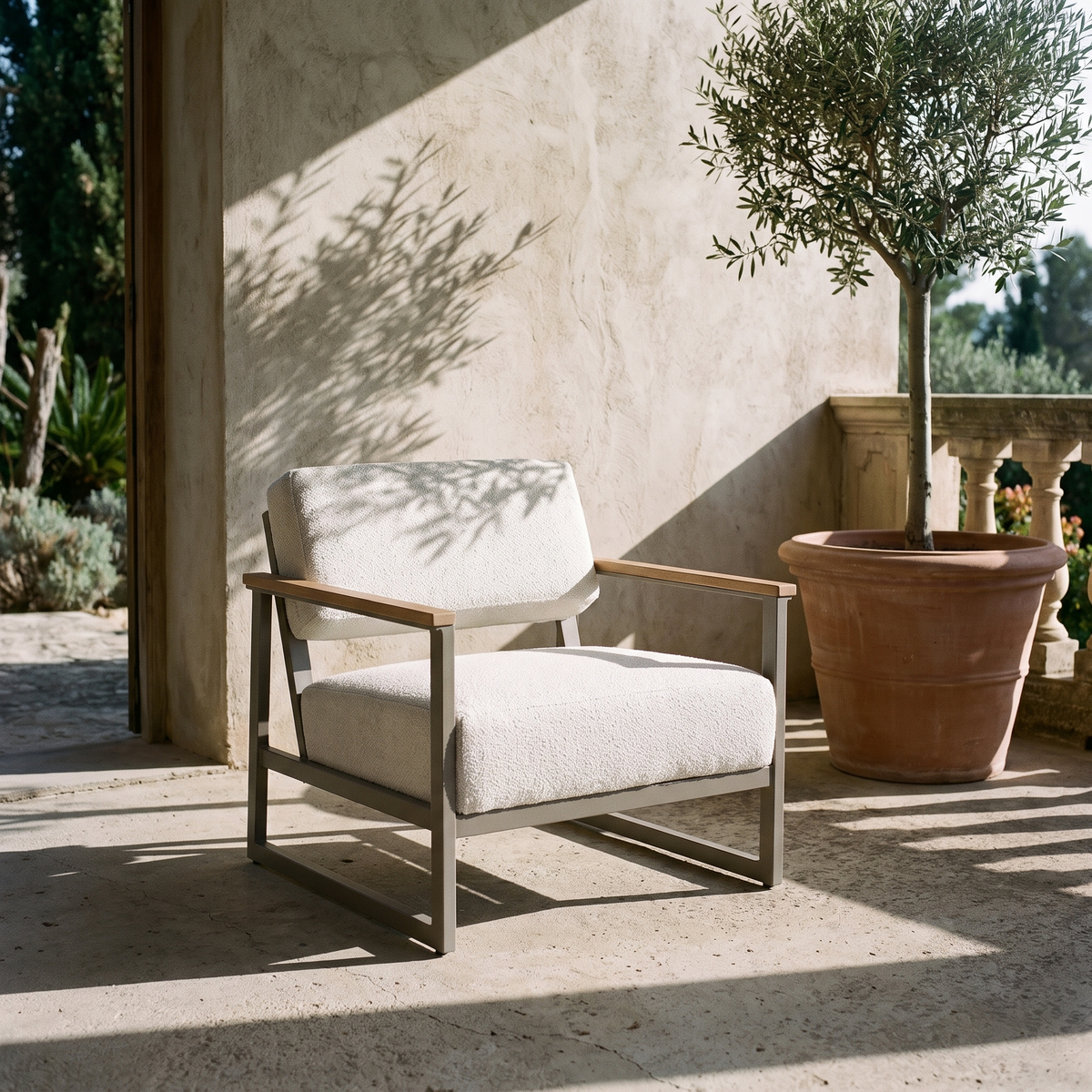 Lur Outdoor Lounge Chair